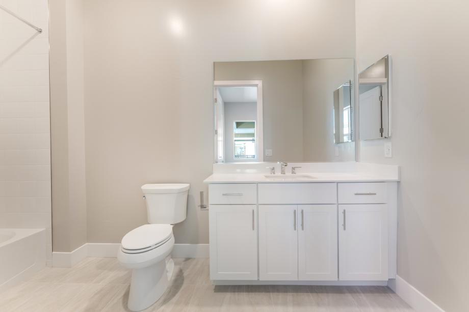 Lovely secondary bath