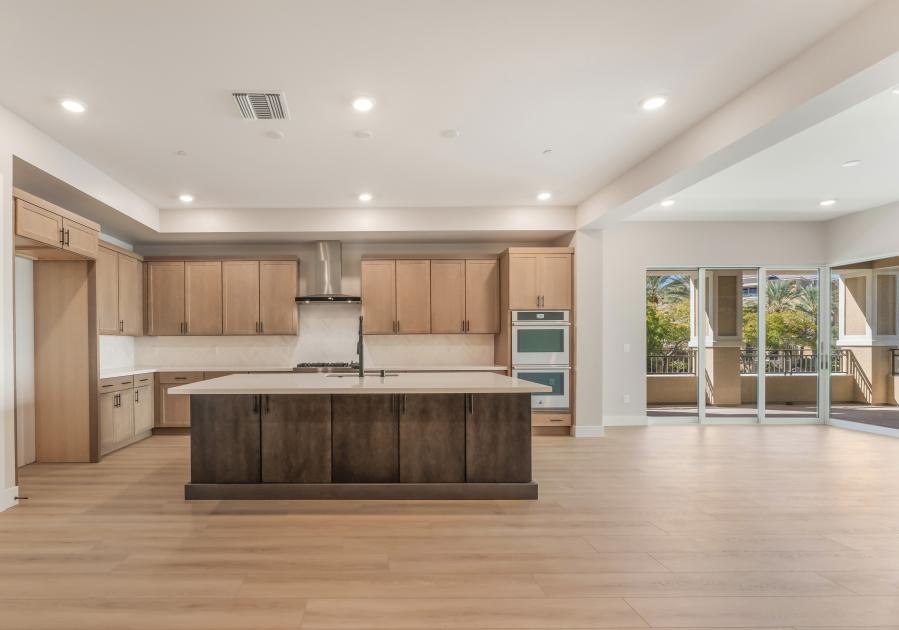Gourmet kitchen with 42" upper cabinets and double ovens