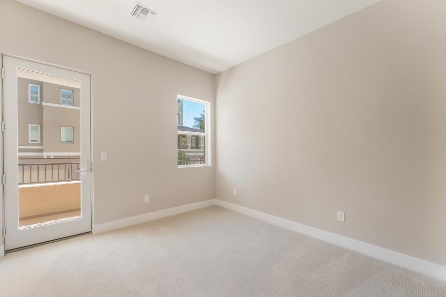 Secondary bedroom with veranda access