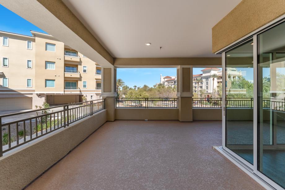 Lovely covered veranda great for relaxing and entertaining