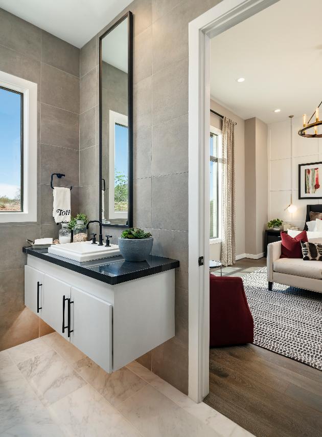 En suite secondary bathroom