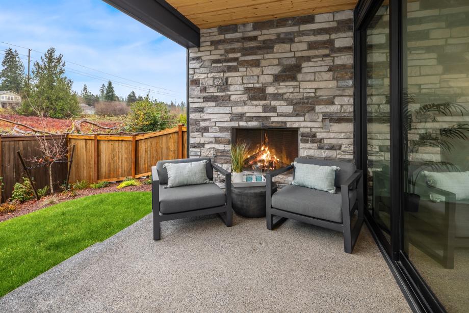 Covered patio with gas fireplace