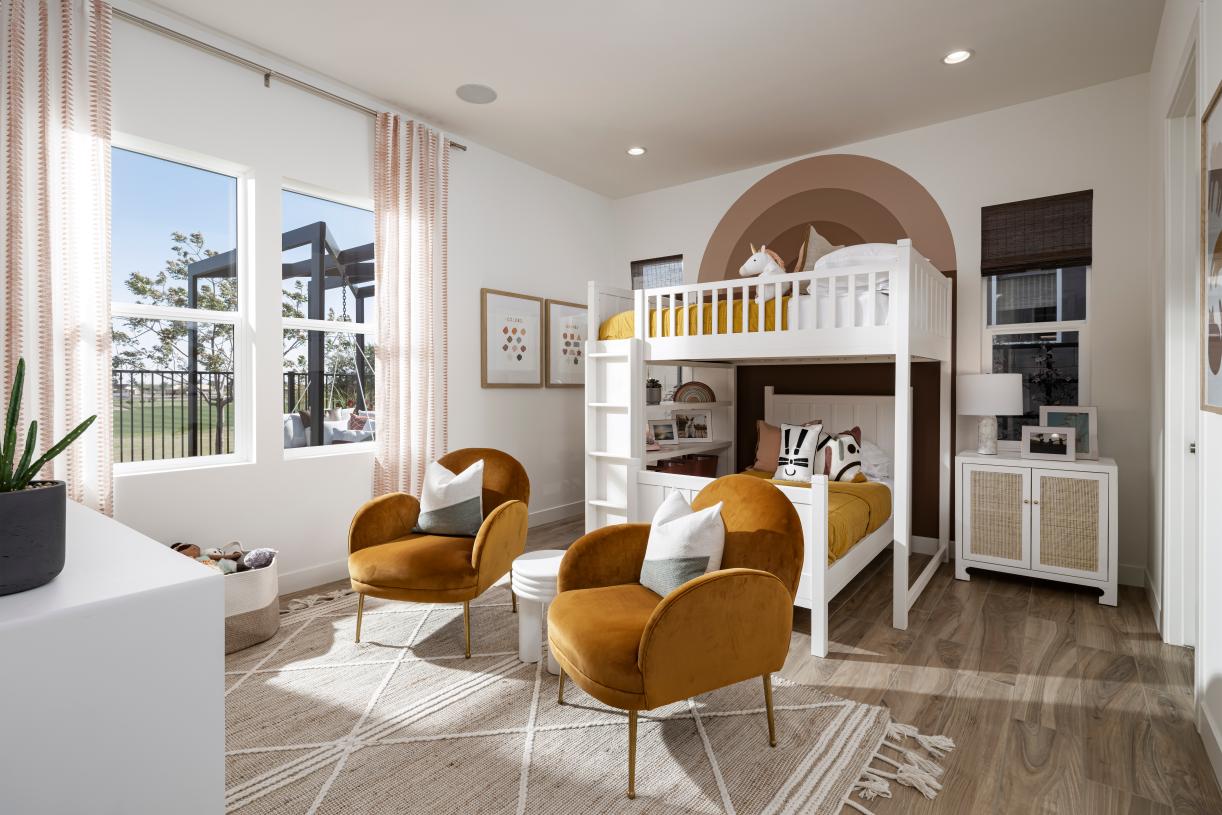 Secondary bedroom with large windows and ample natural lighting