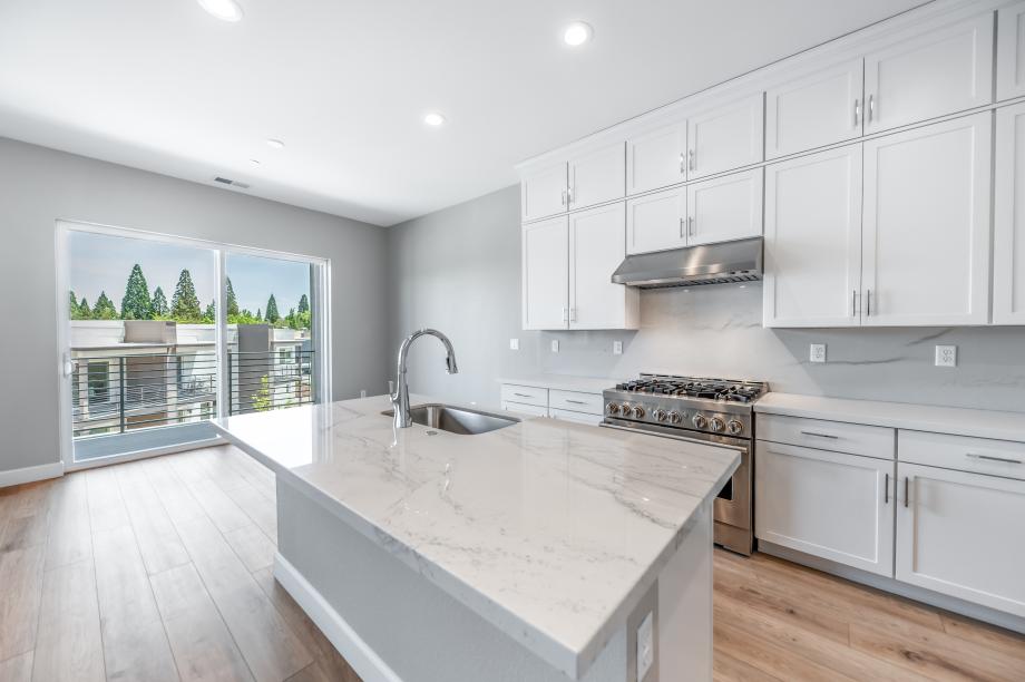 Well-equipped kitchen with adjacent casual dining