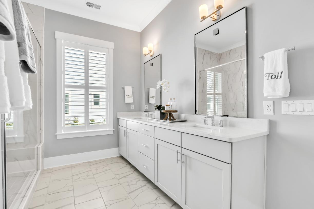 Luxurious primary baths