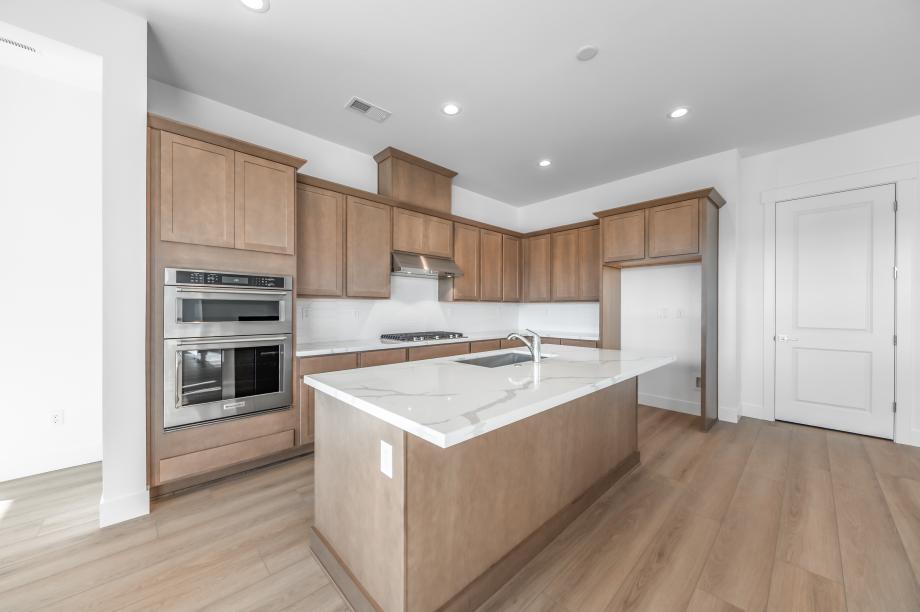 Large center island ideal for casual dining