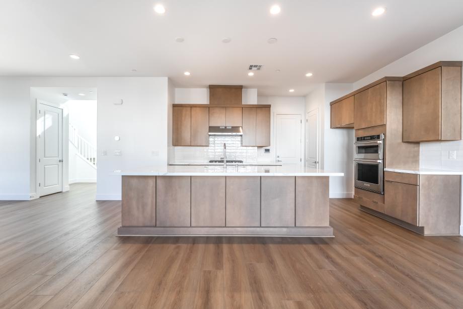 Beautifully appointed kitchen with 42" upper cabinets