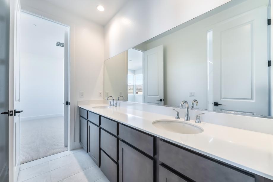 Beautiful secondary baths