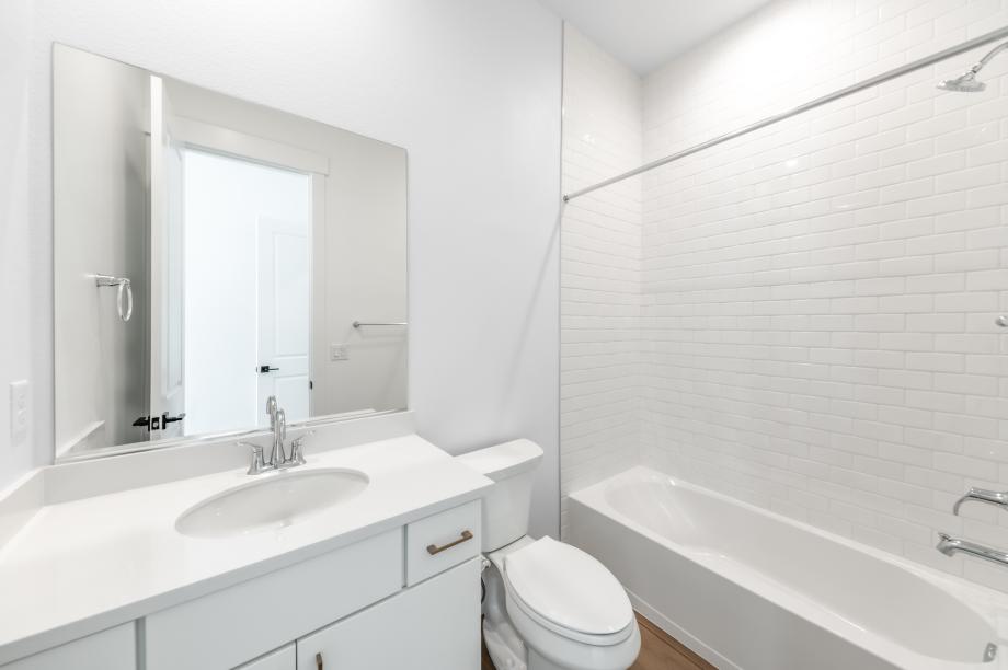Secondary bathroom with tub/shower combo