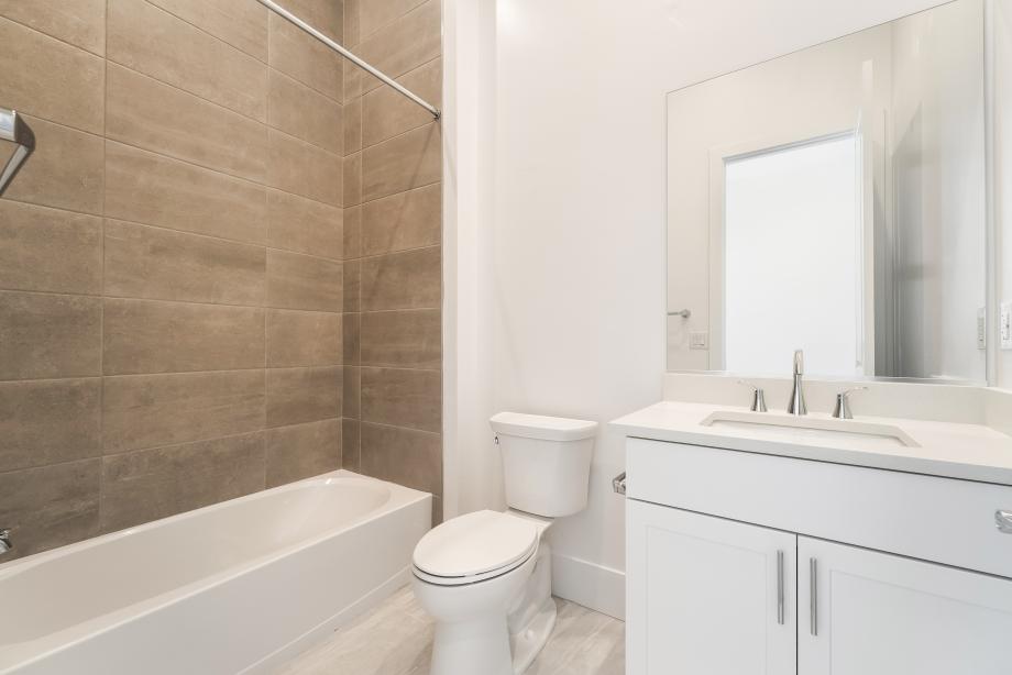 Full en-suite bath at all secondary bedrooms