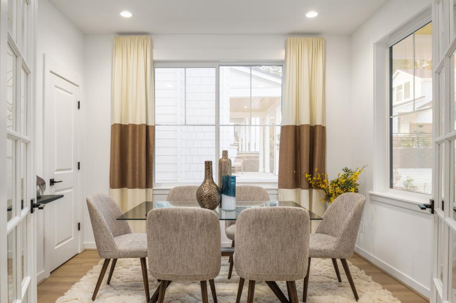 Flex space can be used for dining