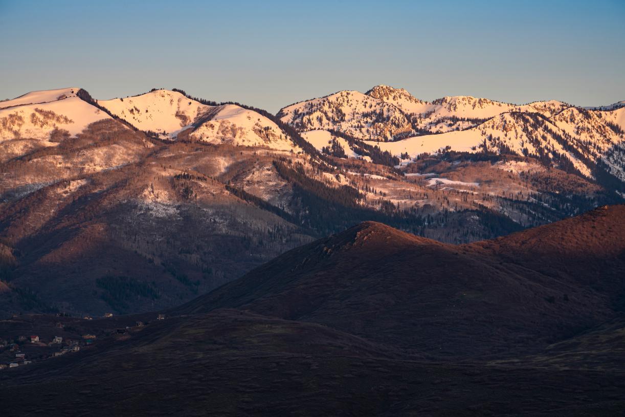 Expansive views of nearby mountains