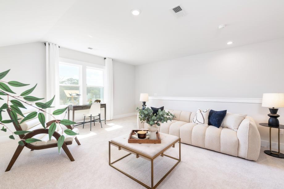 Amazing bonus room for additional living area