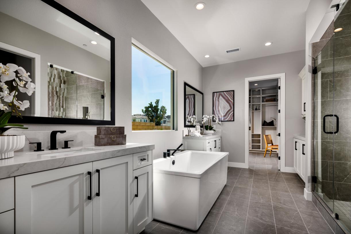 Luxe primary bathrooms