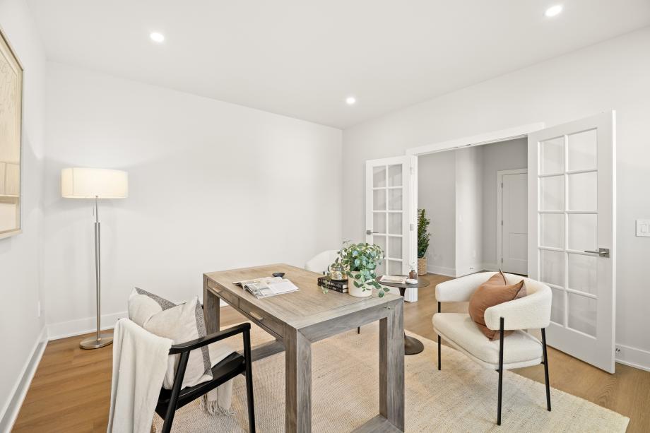 Bright and versatile home office