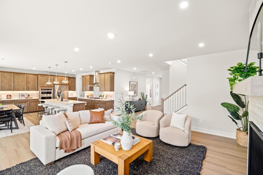 Great room with connectivity to kitchen