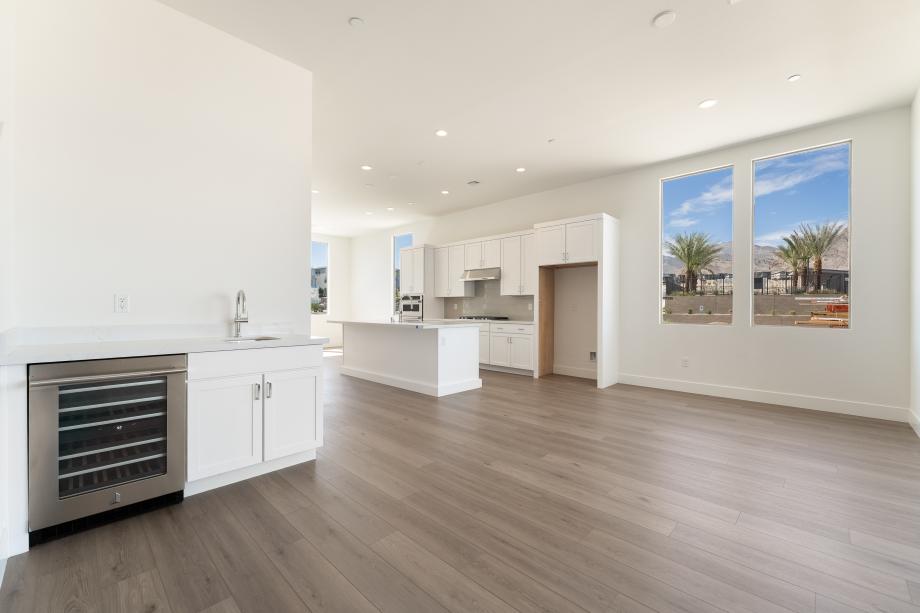 Casual dining area with wet bar
