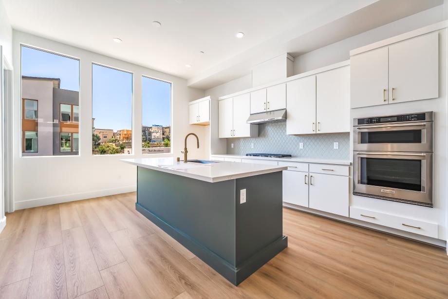 Beautifully upgraded kitchen with 42" upper cabinets