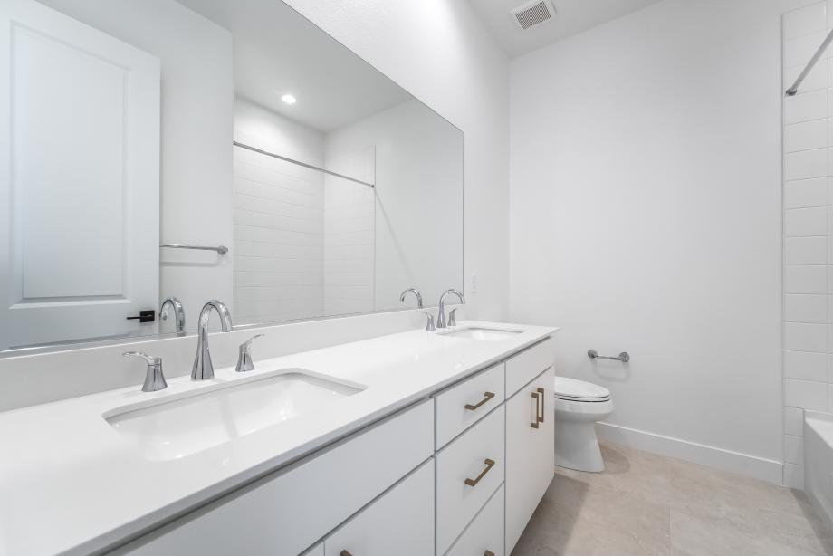 Large secondary bath