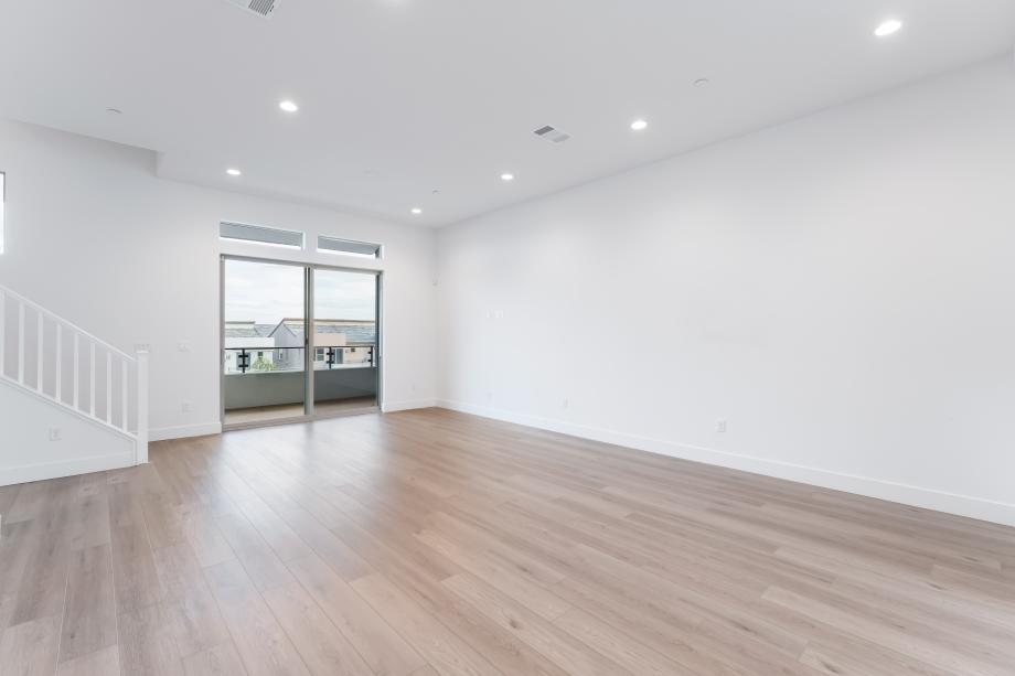 Open and airy great room with outdoor covered deck
