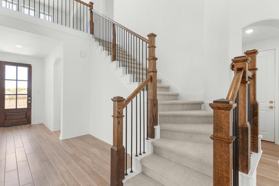 Bright and spacious entry