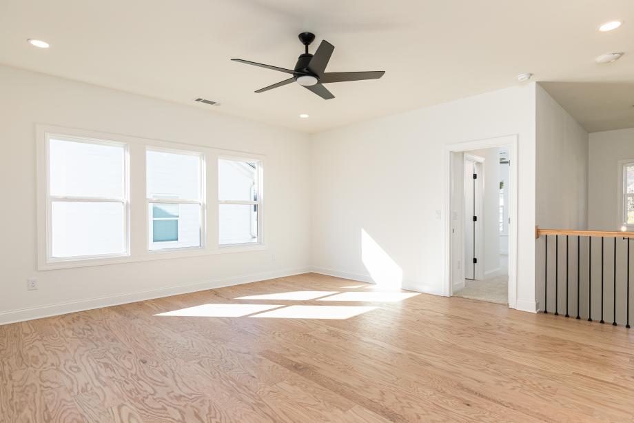 Versatile upstairs loft space