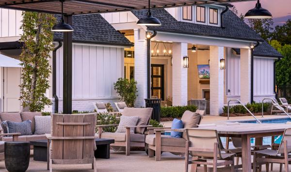 Lounge under the pergola