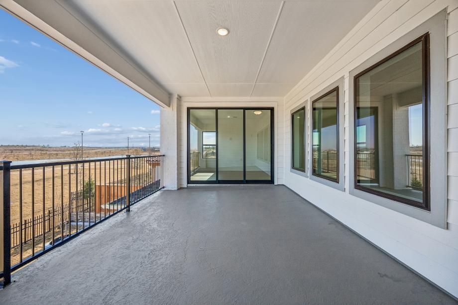 Two-level covered patio