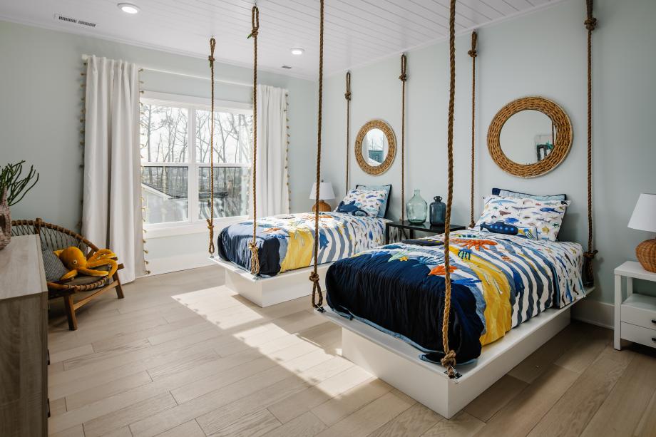 Second-floor guest suite with walk-in closet and en-suite bath