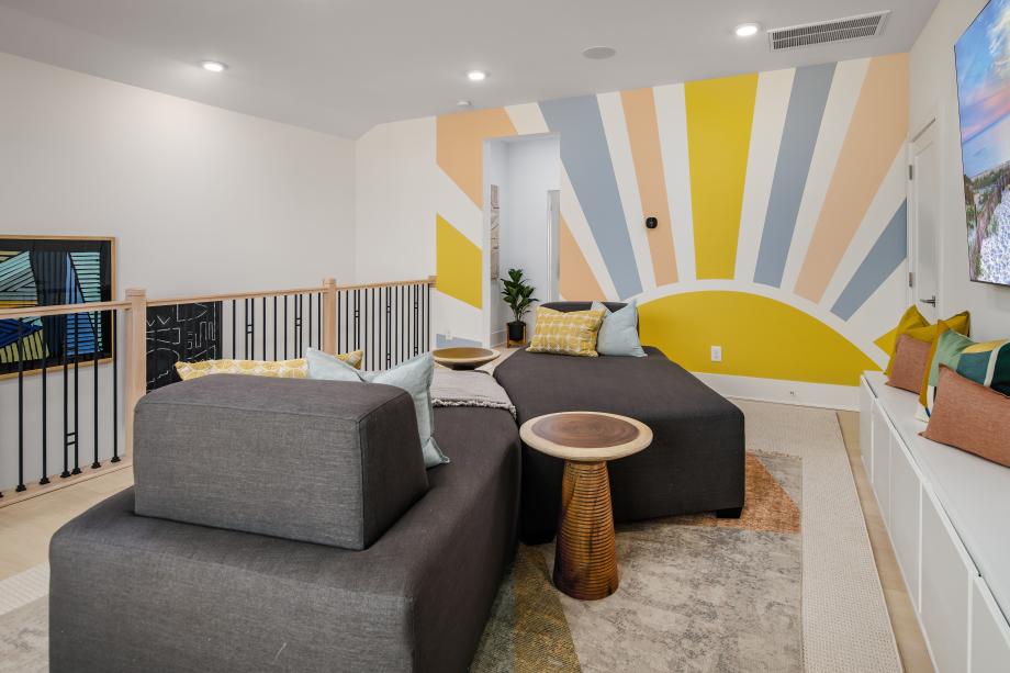 Second-floor loft with additional storage space