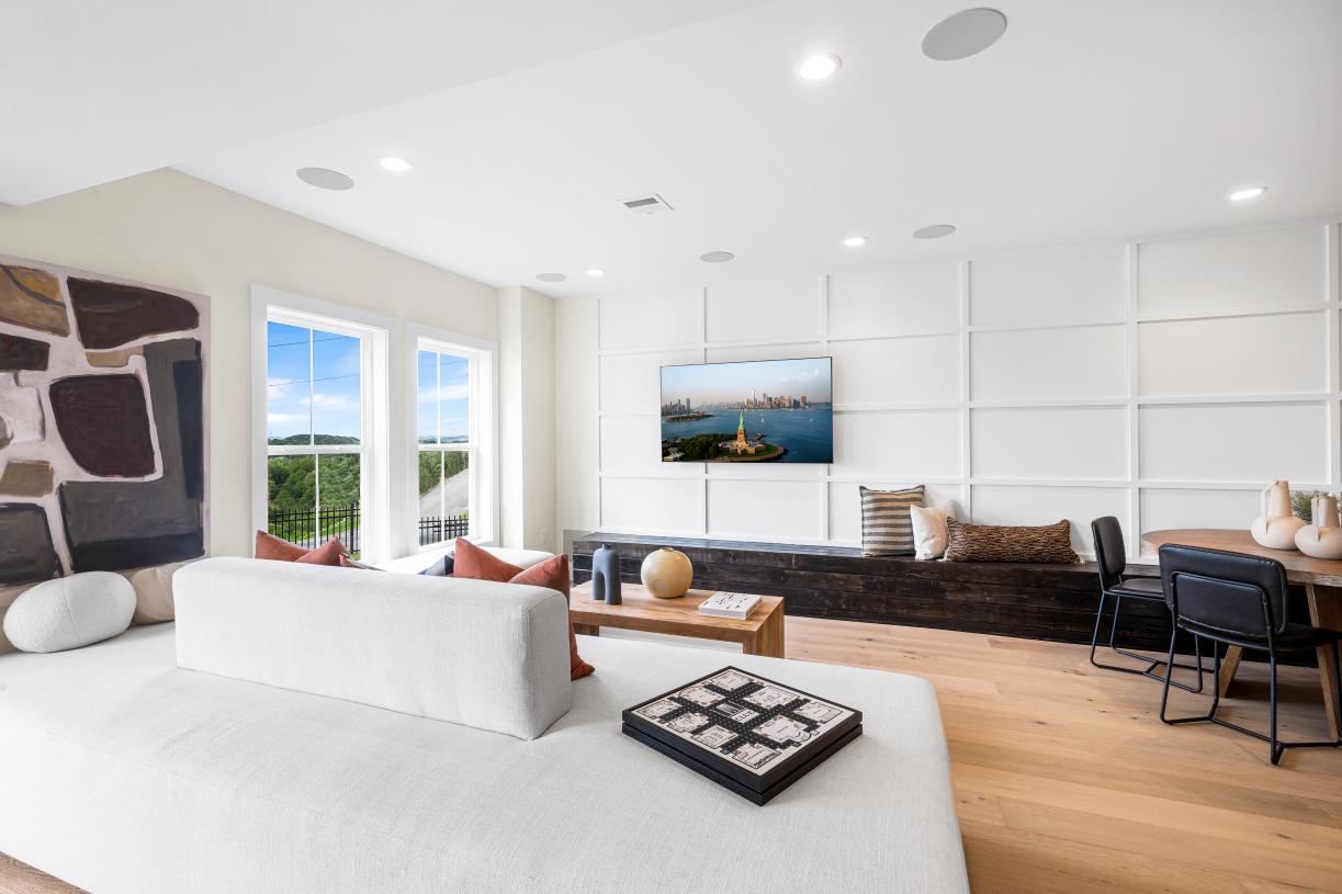 Optional wet bar in finished basement