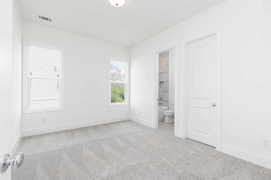 Versatile first-floor bedroom with private bathroom