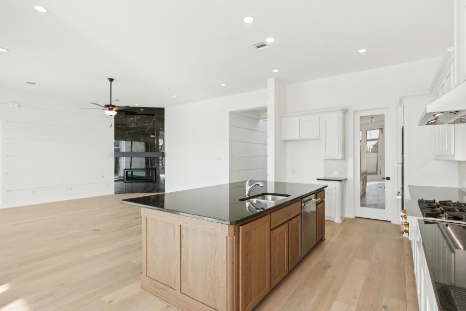 Expansive kitchen island