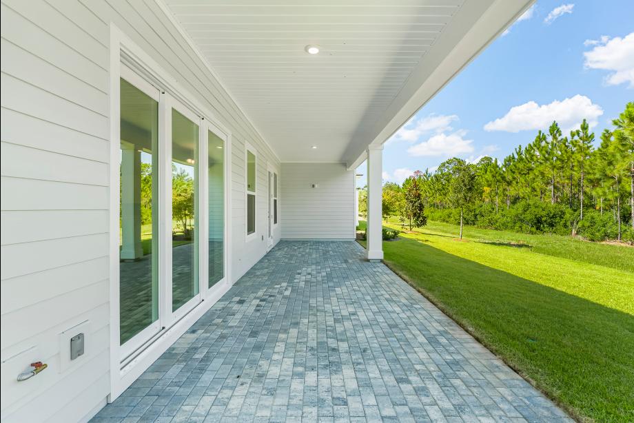 Large covered lanai for outdoor living, dining, and entertaining