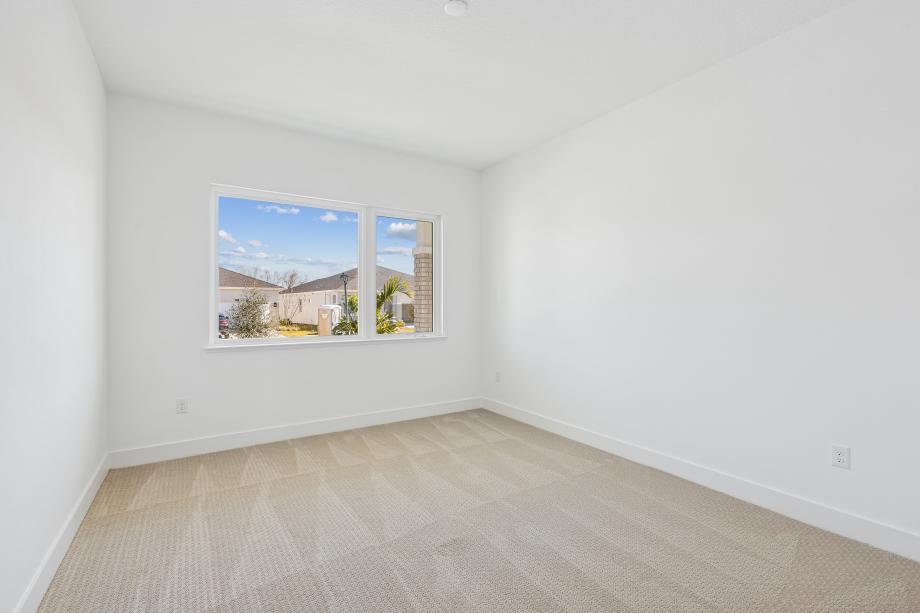 A bright and functional secondary bedroom