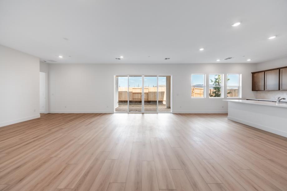 Casual dining area adjacent to the kitchen and great room