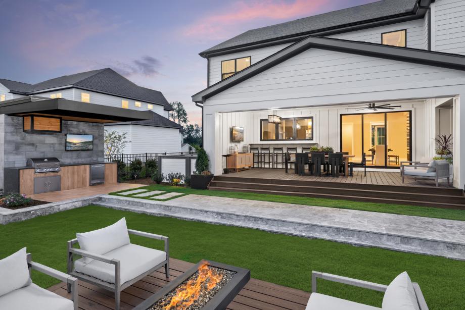 Expansive outdoor oasis