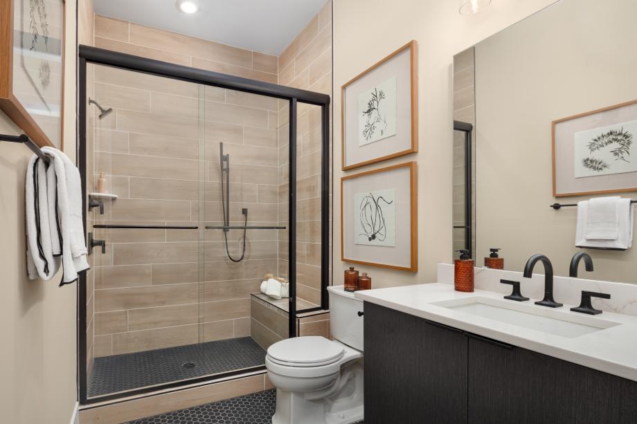 Private en-suite bath