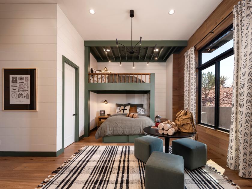Secondary bedroom with built-in bunk beds