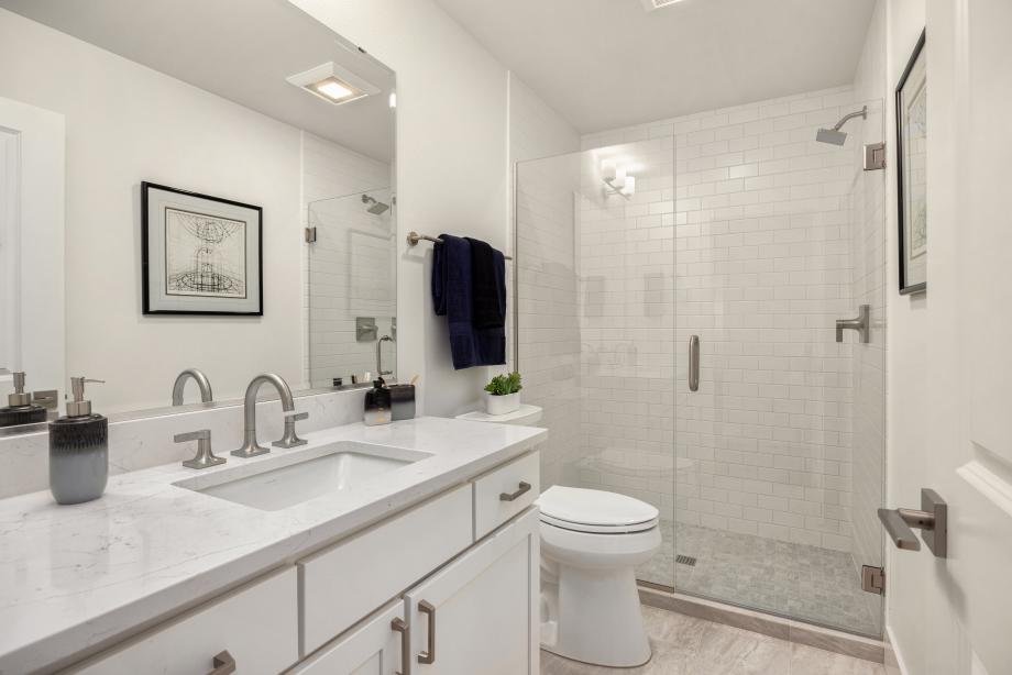 Full bathroom on the first floor