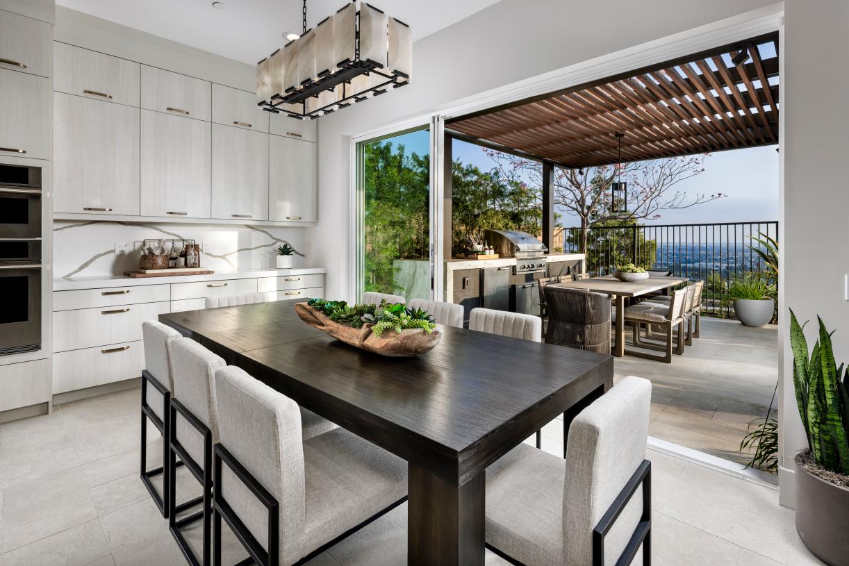 Indoor/outdoor living space