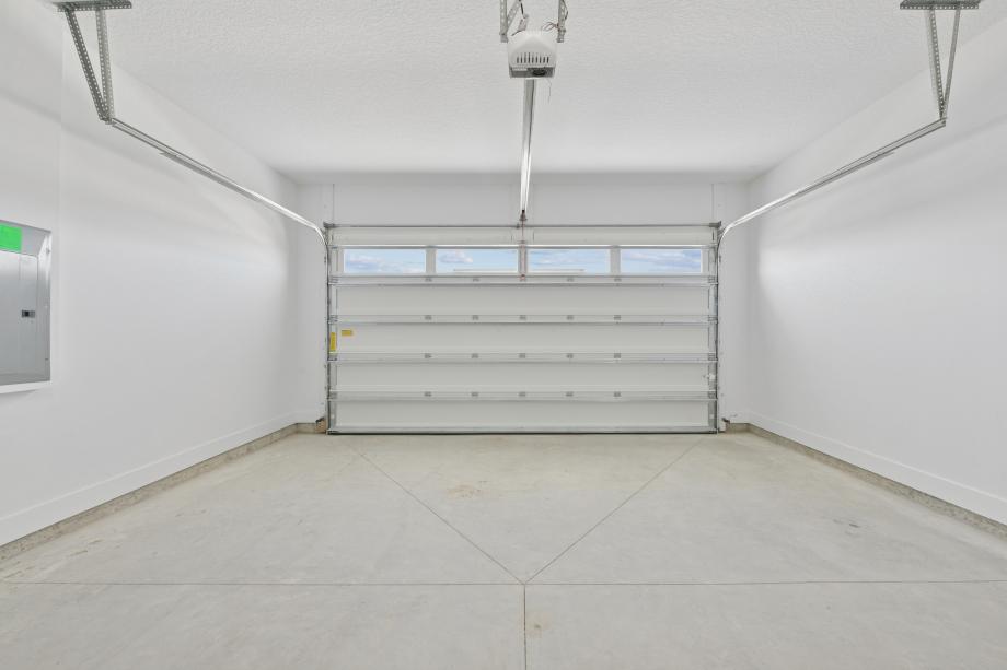 Spacious garage