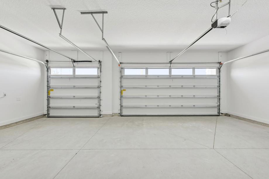 Spacious garage