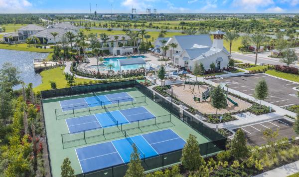 Elevated amenities at Oakbend at Wellen Park