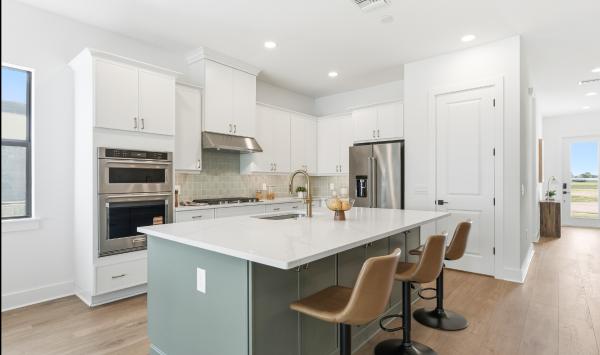 Gourmet kitchen with ample counter and cabinet space