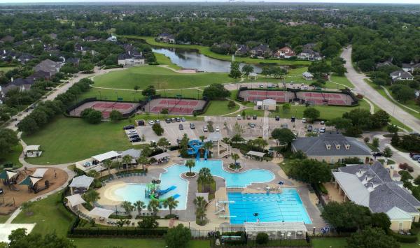As part of the master-planned community, residents enjoy access to five-star amenities including a lap pool, resort-style lounge pool, waterslide, and tennis courts — all designed to support an active and vibrant lifestyle
