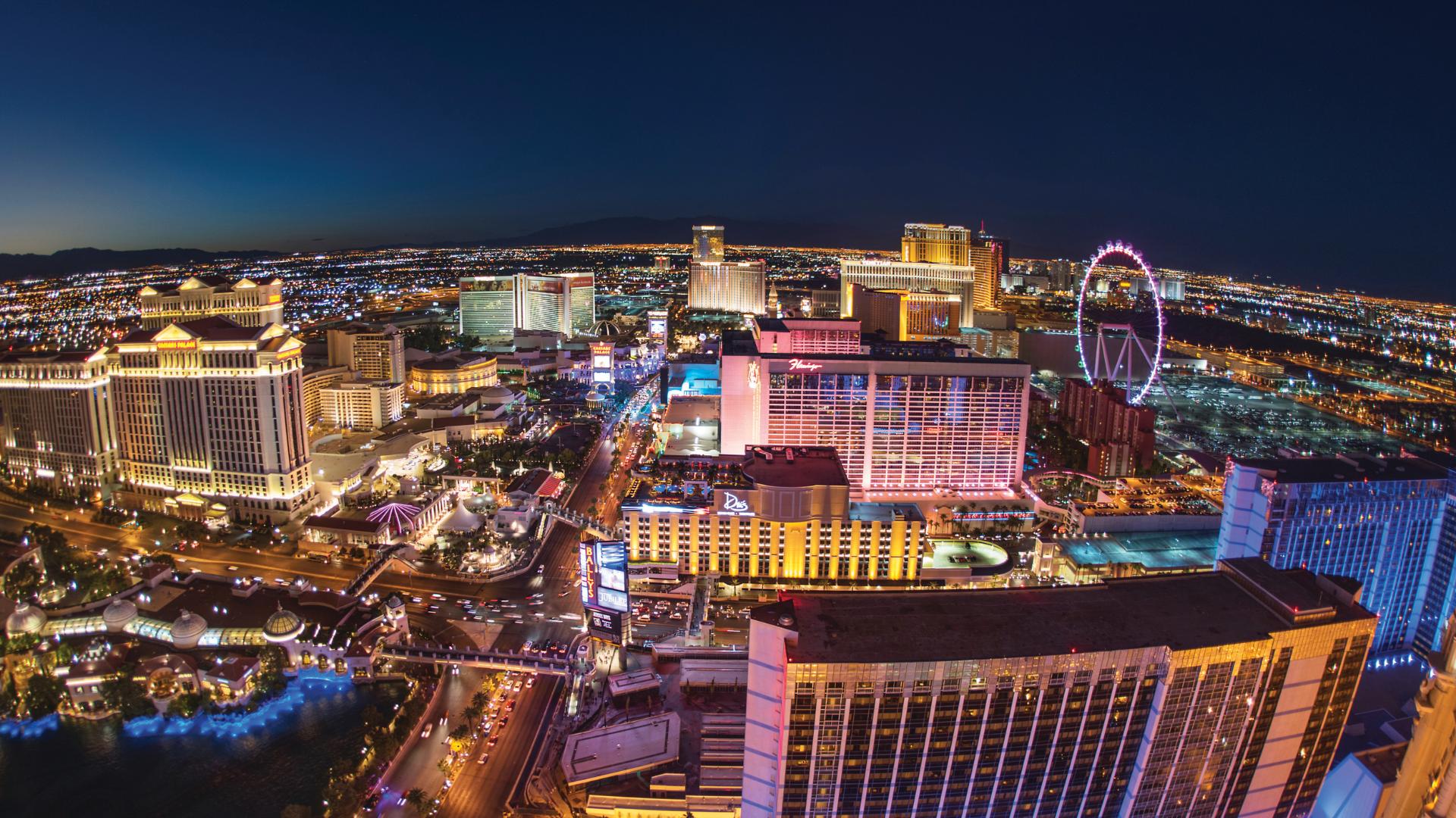 Experience easy access to world-class entertainment, dining, and nightlife