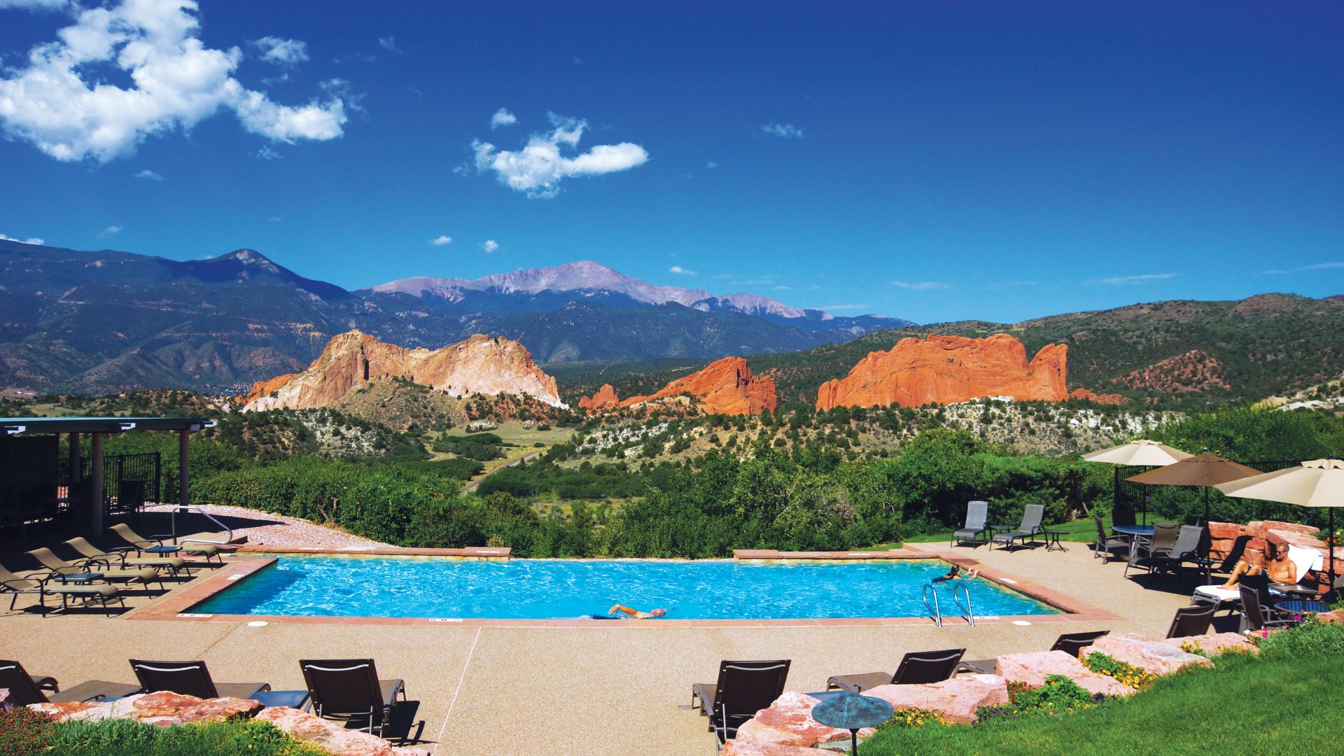 https://cdn.tollbrothers.com/communities/masters/852/images-resized/Kissing-Camels_Infinity-Pool_1_CC_conversion1_1920.jpg