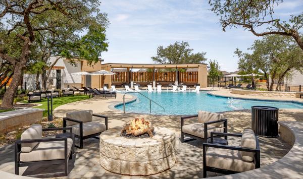 Outdoor fire pit